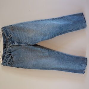 Men's Izod 100% Cotton Size 34" x 30" Classic Fit, Light Washed Jeans.